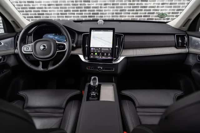 Volvo XC90 (2025) thumbnail 2
