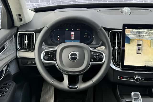 Volvo XC90 (2025) thumbnail 8