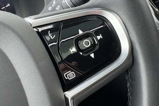 Volvo XC90 (2023) thumbnail 18