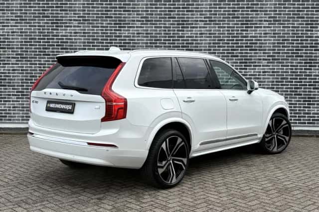 Volvo XC90 (2023) thumbnail 3