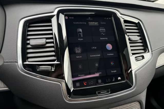 Volvo XC90 (2023) thumbnail 24