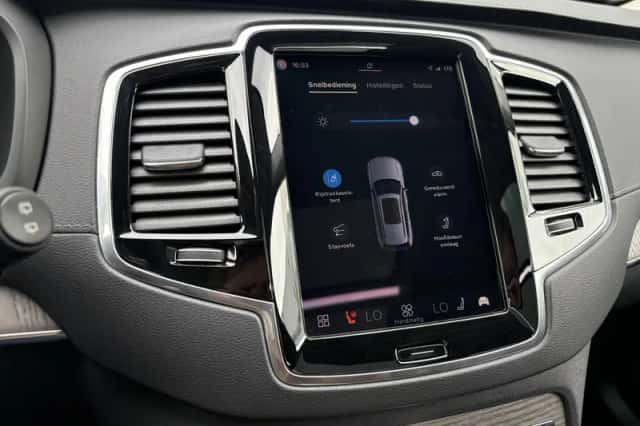 Volvo XC90 (2023) thumbnail 25