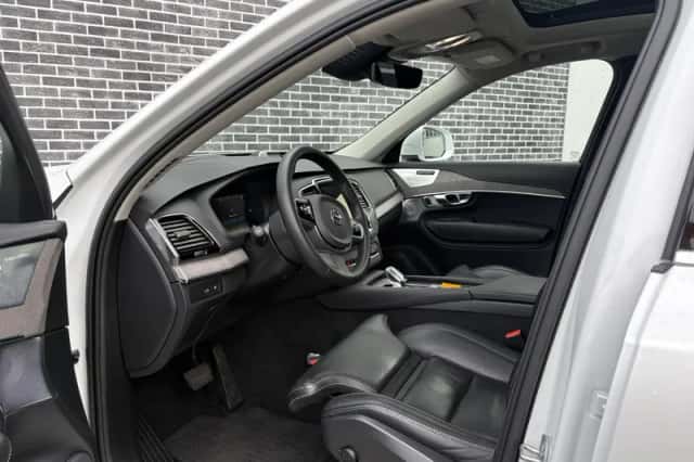 Volvo XC90 (2023) thumbnail 4