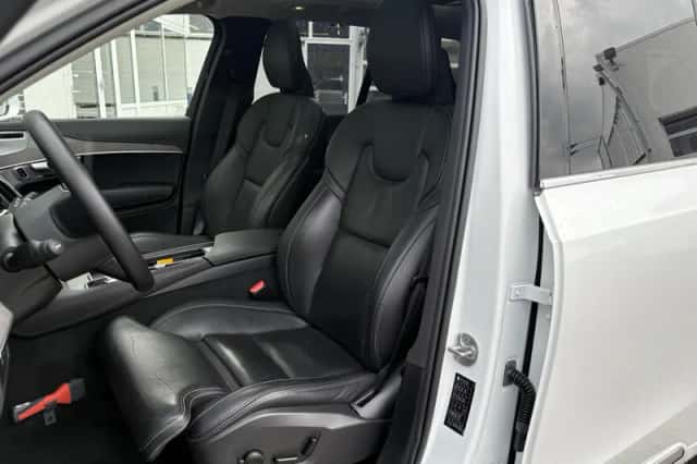 Volvo XC90 (2023) thumbnail 5