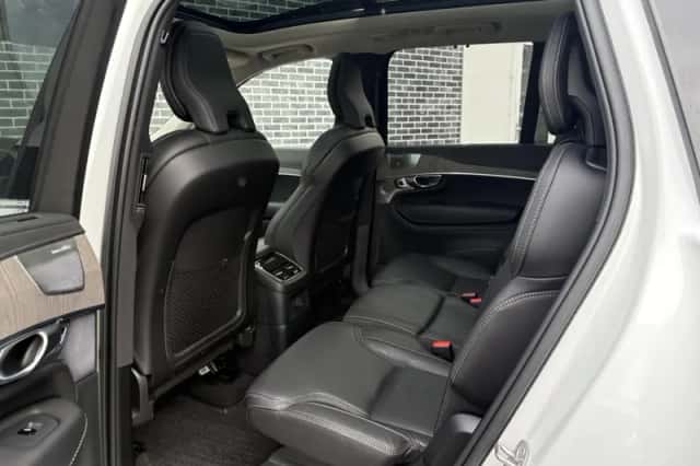 Volvo XC90 (2023) thumbnail 8