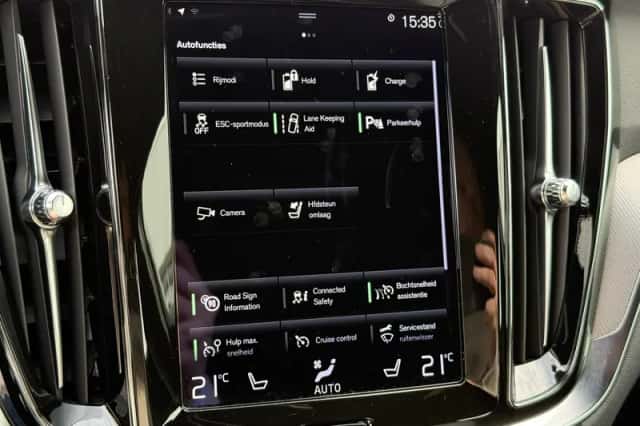 Volvo V60 (2022) thumbnail 18