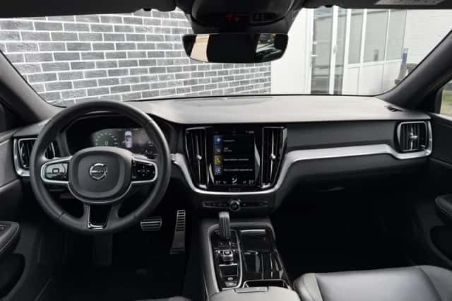 Volvo V60 (2022) thumbnail 3