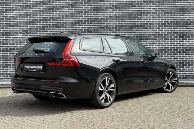 Volvo V60 (2022) thumbnail 4