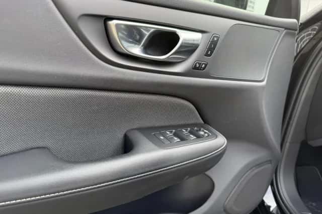 Volvo V60 (2022) thumbnail 7