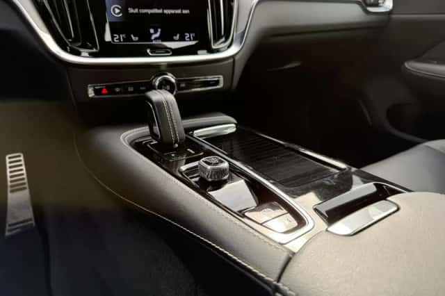 Volvo V60 (2022) thumbnail 10
