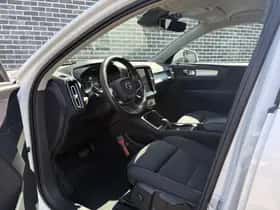 Volvo XC40 thumbnail 2