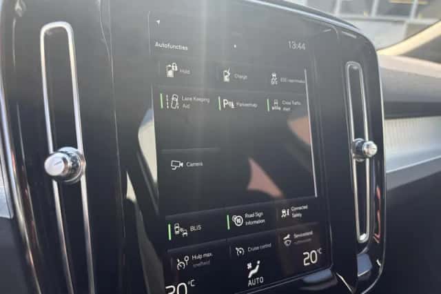 Volvo XC40 (2022) thumbnail 18