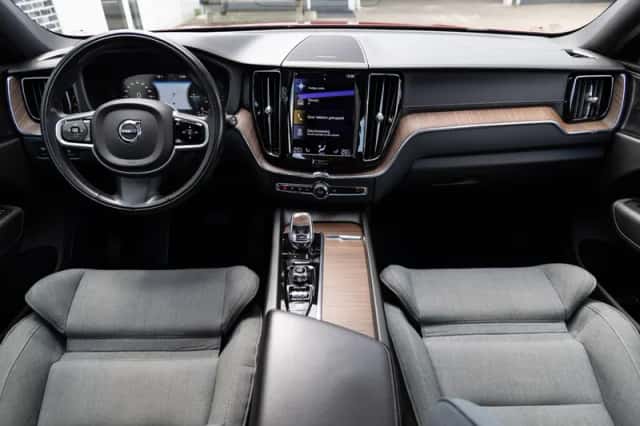 Volvo XC60 (2021) thumbnail 2