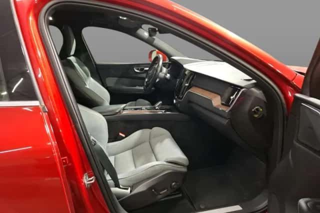 Volvo XC60 (2021) thumbnail 3