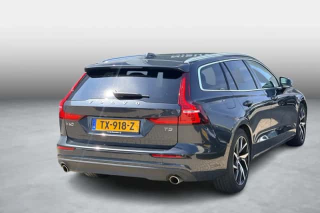 Volvo V60 (2018) thumbnail 2