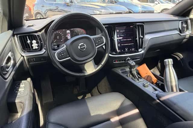 Volvo V60 (2018) thumbnail 5