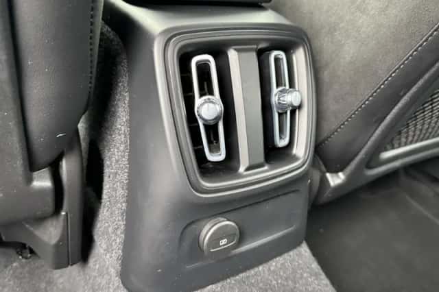 Volvo XC40 (2022) thumbnail 12