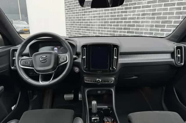 Volvo XC40 (2022) thumbnail 3