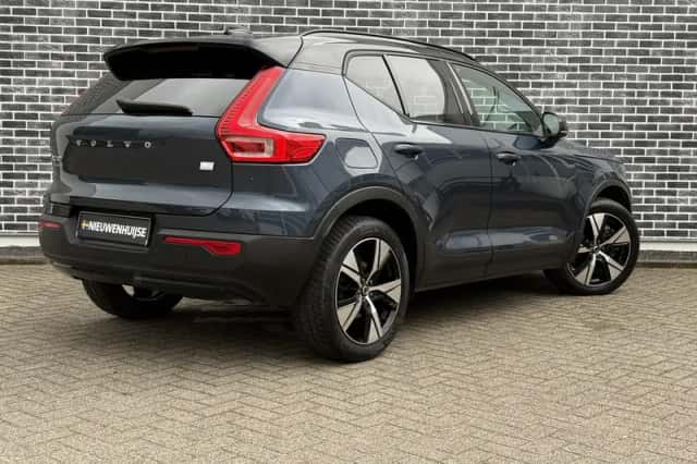 Volvo XC40 (2022) thumbnail 4