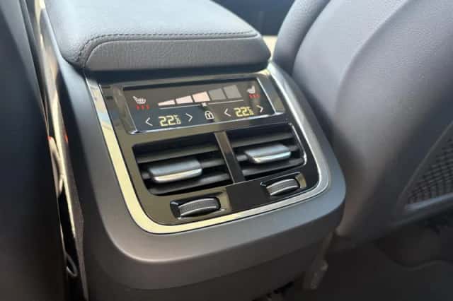 Volvo XC60 (2021) thumbnail 34