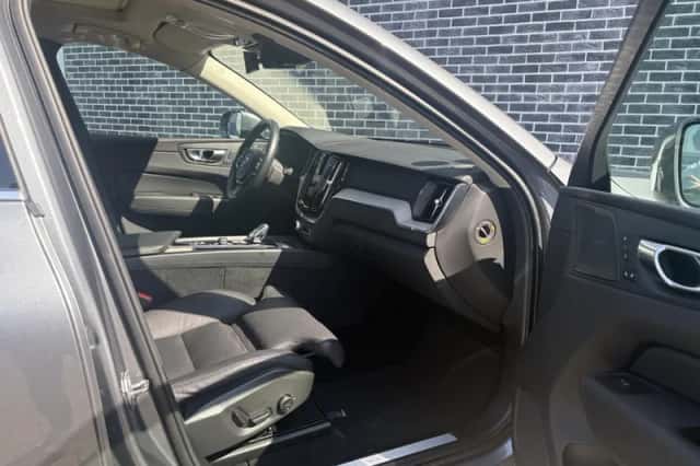Volvo XC60 (2021) thumbnail 5