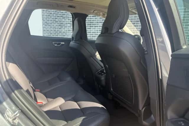 Volvo XC60 (2021) thumbnail 8