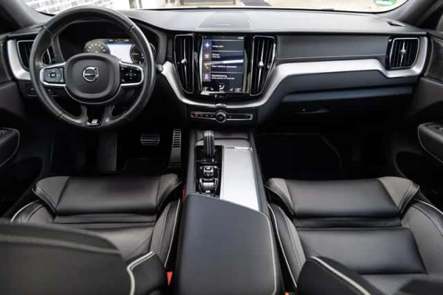 Volvo XC60 (2020) thumbnail 2