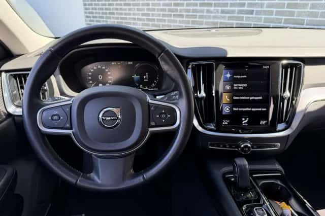 Volvo V60 (2020) thumbnail 3