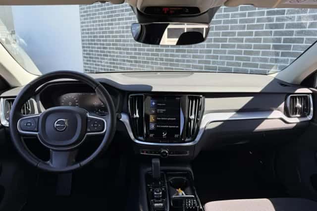Volvo V60 (2020) thumbnail 6