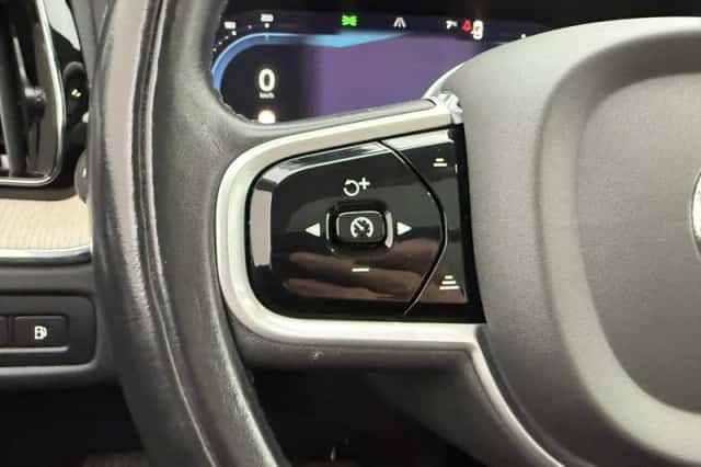 Volvo XC60 (2021) thumbnail 17