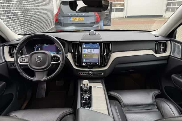Volvo XC60 (2021) thumbnail 3