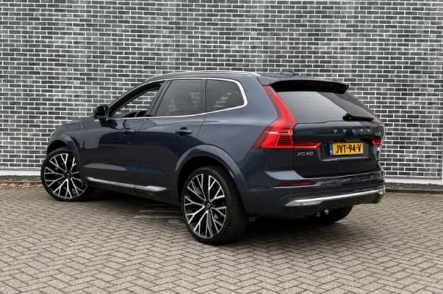 Volvo XC60 (2021) thumbnail 4