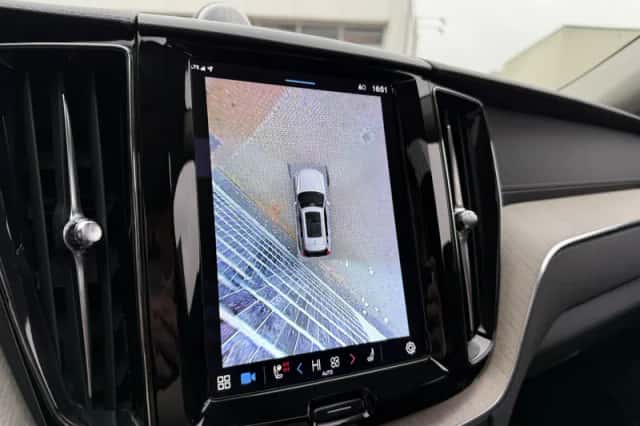 Volvo XC60 (2021) thumbnail 9