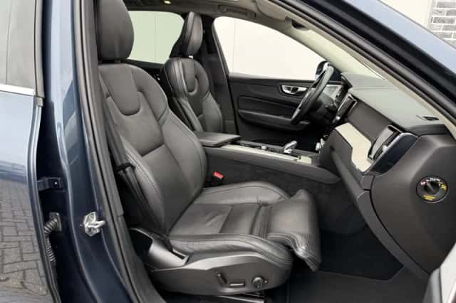 Volvo XC60 (2021) thumbnail 10