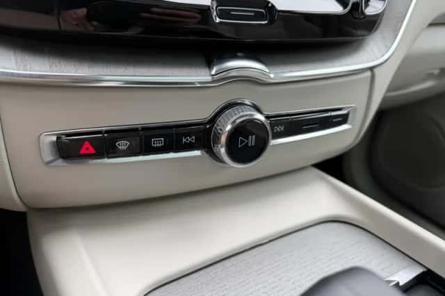 Volvo XC60 (2023) thumbnail 12