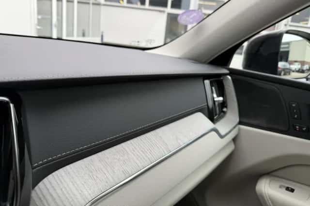 Volvo XC60 (2023) thumbnail 13