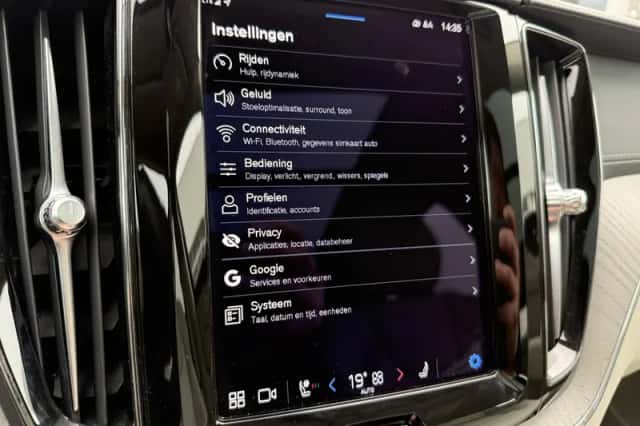 Volvo XC60 (2023) thumbnail 18