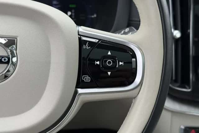 Volvo XC60 (2023) thumbnail 32