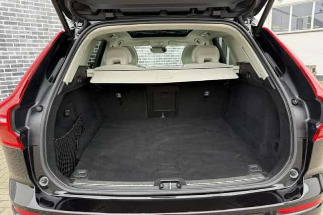 Volvo XC60 (2023) thumbnail 38