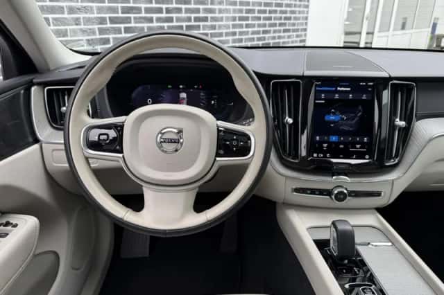 Volvo XC60 (2023) thumbnail 9