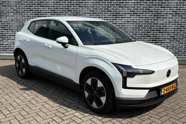 Volvo EX30 (2024) thumbnail 4