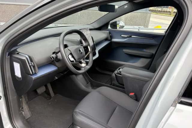 Volvo EX30 (2024) thumbnail 6