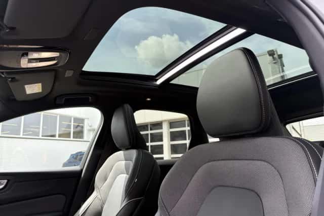 Volvo XC60 (2025) thumbnail 15