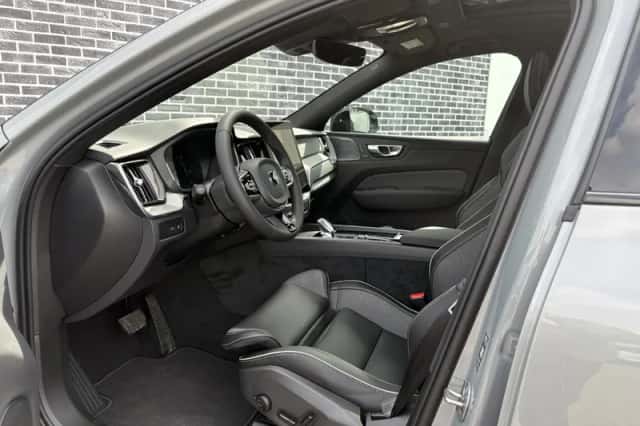 Volvo XC60 (2025) thumbnail 3