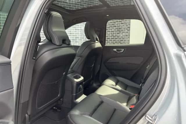 Volvo XC60 (2025) thumbnail 8