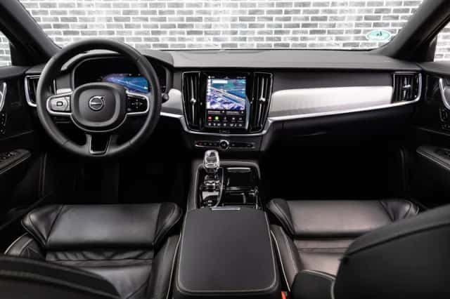Volvo V90 (2023) thumbnail 2