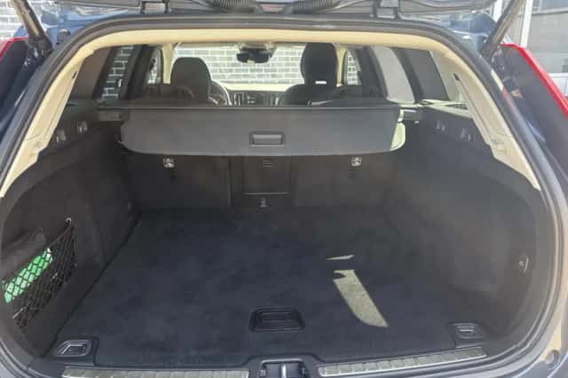 Volvo V60 (2021) thumbnail 11