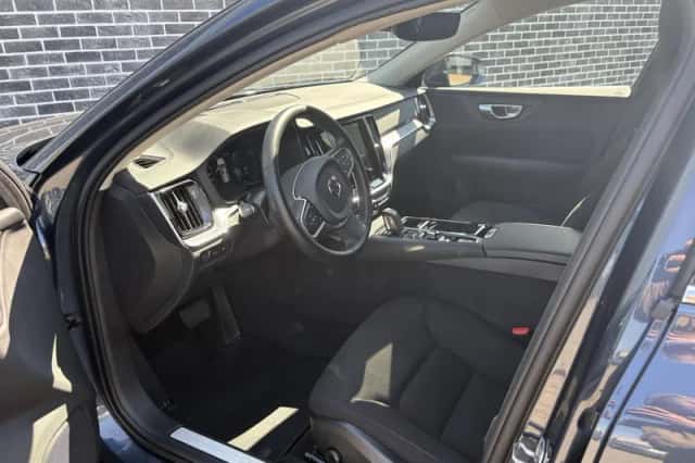 Volvo V60 (2021) thumbnail 3