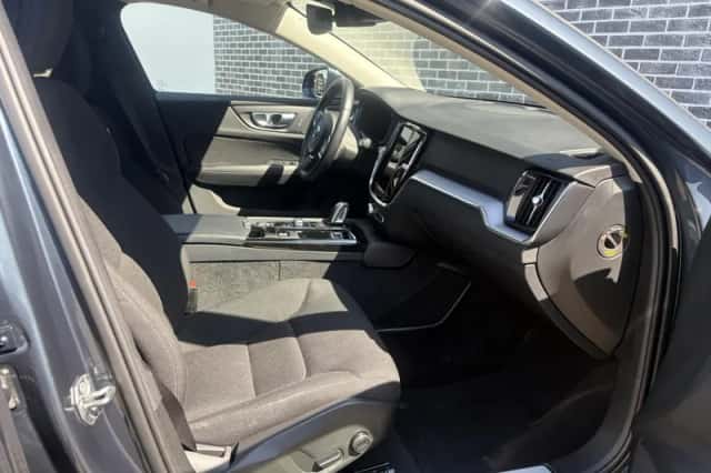Volvo V60 (2021) thumbnail 5