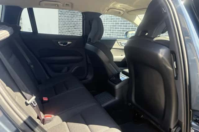 Volvo V60 (2021) thumbnail 9